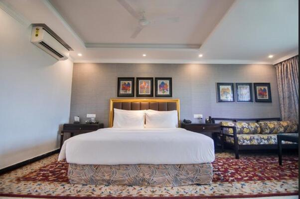 Mayfair Lake Resort Raipur  Bagian luar foto