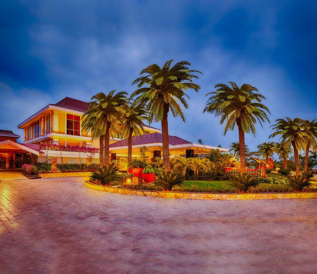 Mayfair Lake Resort Raipur  Bagian luar foto