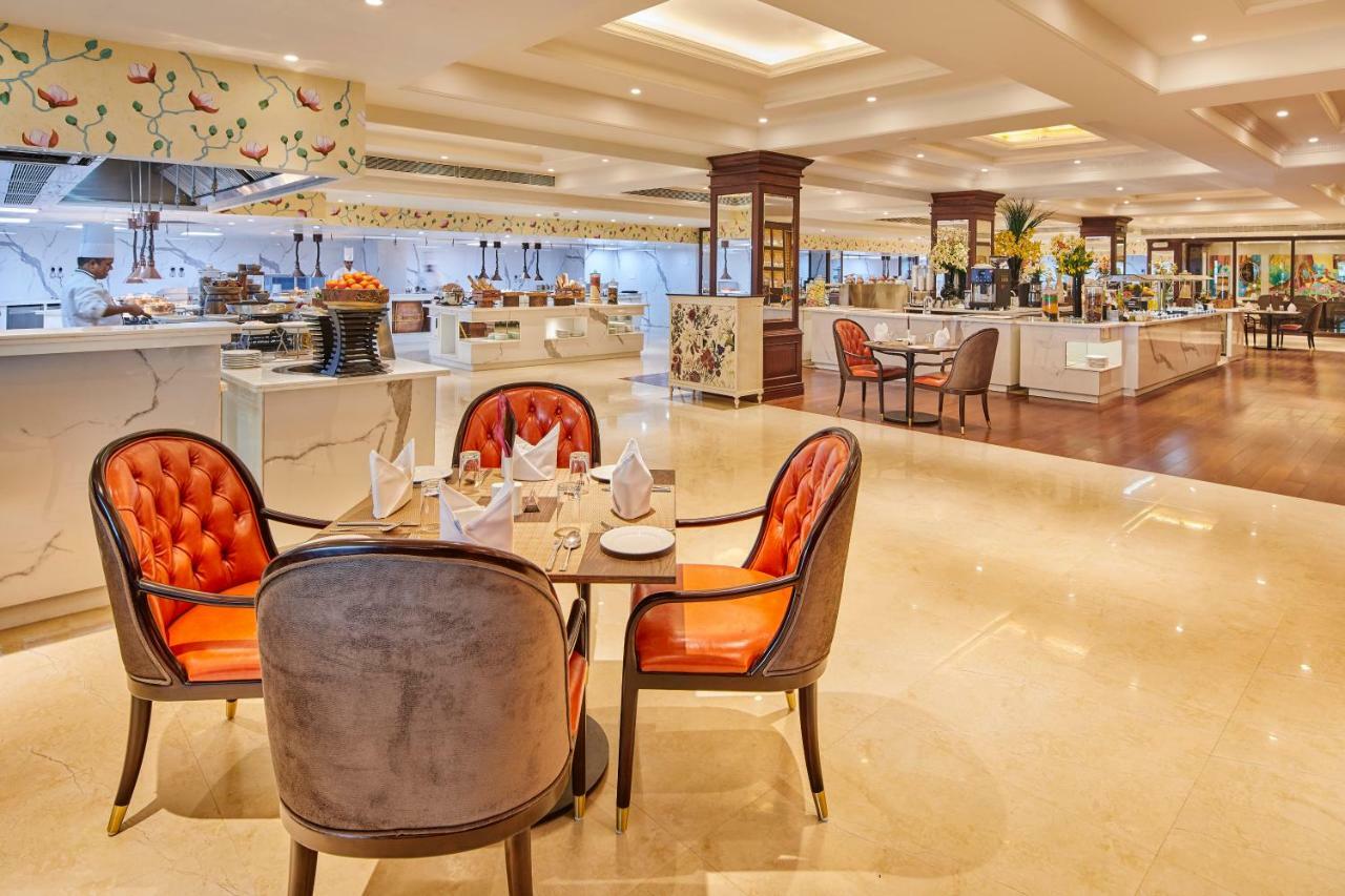 Mayfair Lake Resort Raipur  Bagian luar foto